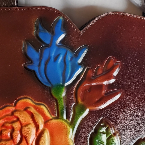 Floral Embossed Brown Leather‎ Bag - Picture 3 of 11